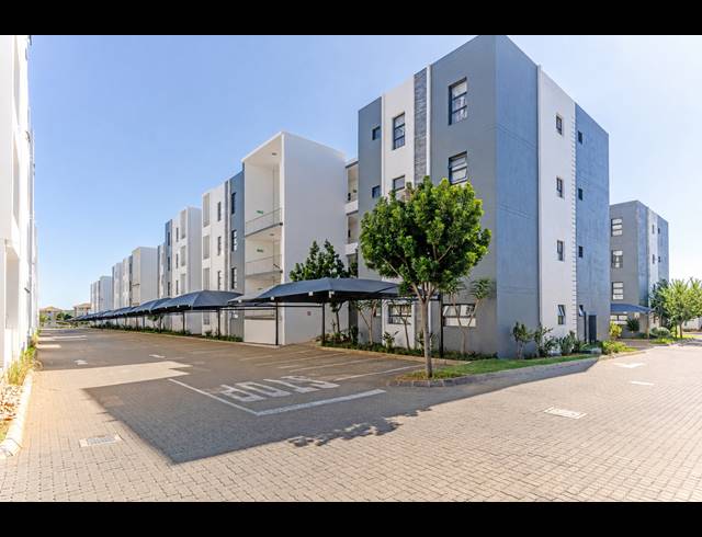 2 BEDROOM APARTMENT FOR SALE IN HALFWAY HOUSE